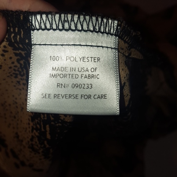 🌺 Cold Shoulder Blouse - Picture 4 of 5